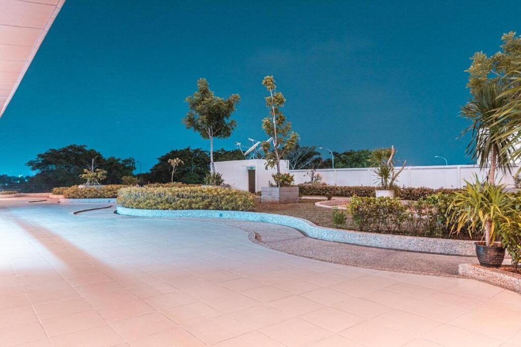 Azalea Suites Cikarang By Jayakarta Group Exterior photo